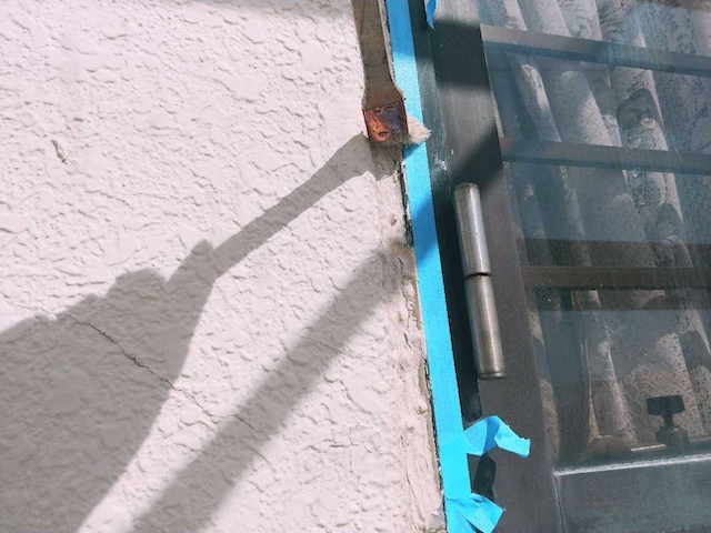 窓と外壁の境目シーリング施工